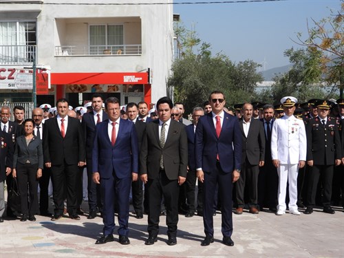 İlçemizde 29 Ekim Cumhuriyet Bayramı Çelenk Sunma Töreni Gerçekleştirildi